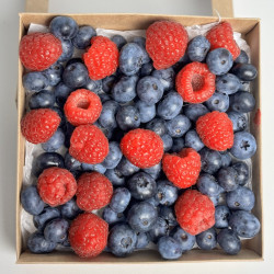 Свежий набор малины и голубики 250гр